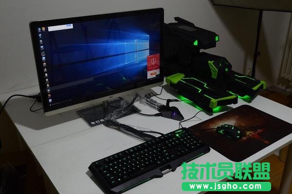电脑网上买还是实体店靠谱？买电脑是去电脑城还是在网上