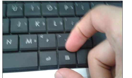 笔记本键盘按键拆卸指南