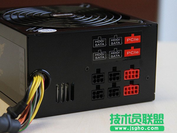 要想电脑主机更省电?4款值得买的金牌电源推荐