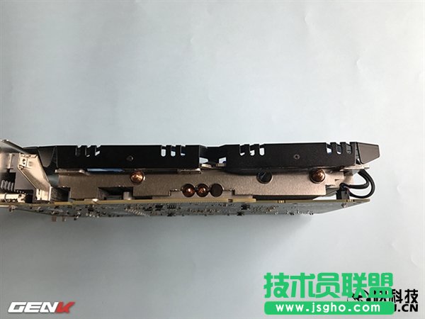 AMD RX 570显卡实卡首曝：完整规格泄露