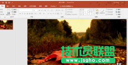 怎么把PPT幻灯片文字封面做成镂空字体