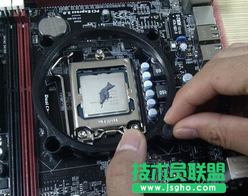 电脑风扇怎么装