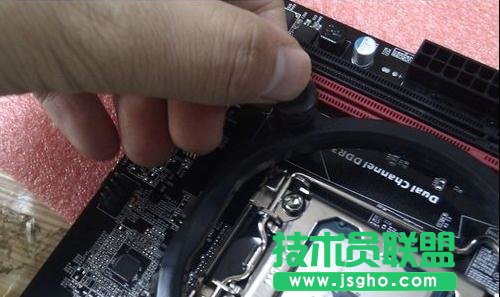 电脑风扇怎么装