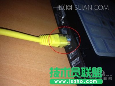用户名以及密码可在设备后边找到