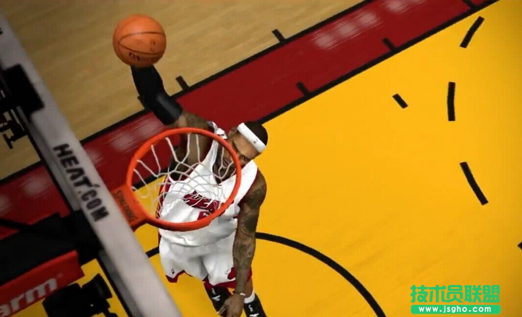 《NBA2K14》如何进行内线扣篮