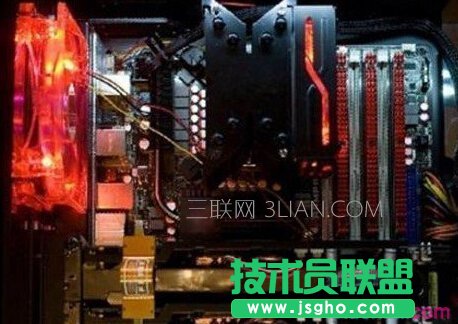 电脑玩游戏时屏幕卡住了如何解决 三联