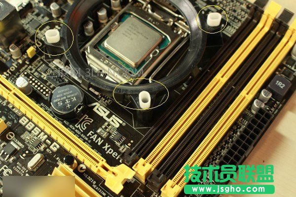 电脑组装教程之CPU散热器固定架安装
