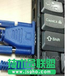 台式机电脑桌面双屏如何显示 三联