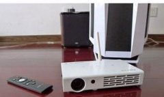 微型投影仪怎么给台式电脑做显示器