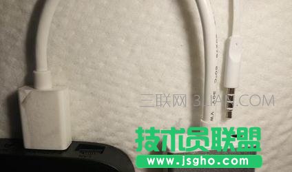 机顶盒怎样连接台式电脑显示器和音响