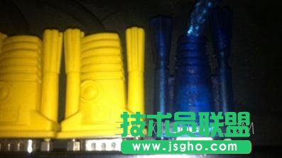 一个显示器如何连接多台台式电脑
