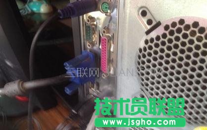 台式电脑显示屏突然不亮了如何解决