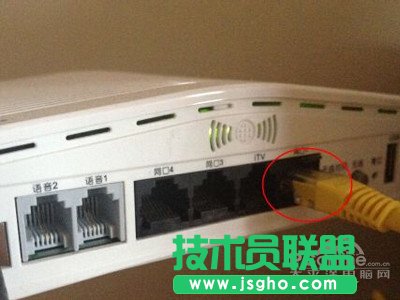 2、 网线另一端接入电脑网口