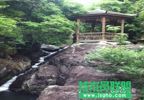 如何在幻灯片中插入多首音乐？