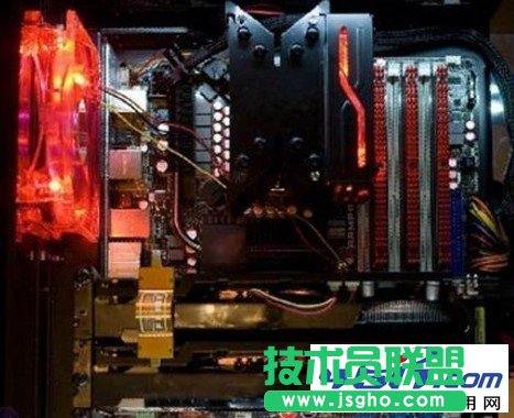 酷炫的机箱内 只有硬盘还是“老样子”