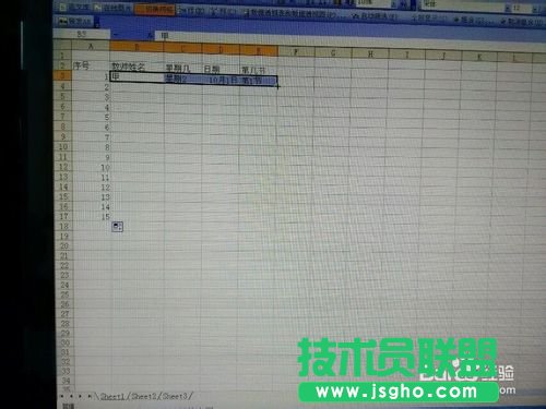 如何在Excel内置序列批量填充